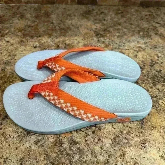 Chaco Ladies Gray Flip Flops with Orange Strap Women’s size 6 Summer Sandals - Picture 1 of 8